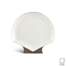 Load image into Gallery viewer, Fish &amp; Clam: Shell-Shaped Plate (28cm) (4803418292324)
