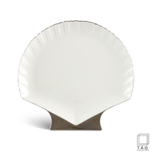 Load image into Gallery viewer, Fish &amp; Clam: Shell Shaped Plate (31cm) (4802853830756)
